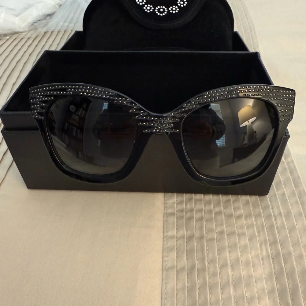 Sospiri Rocio Black Women’s Sunglasses With Clear Swarovski Crystals - Picture 4 of 7